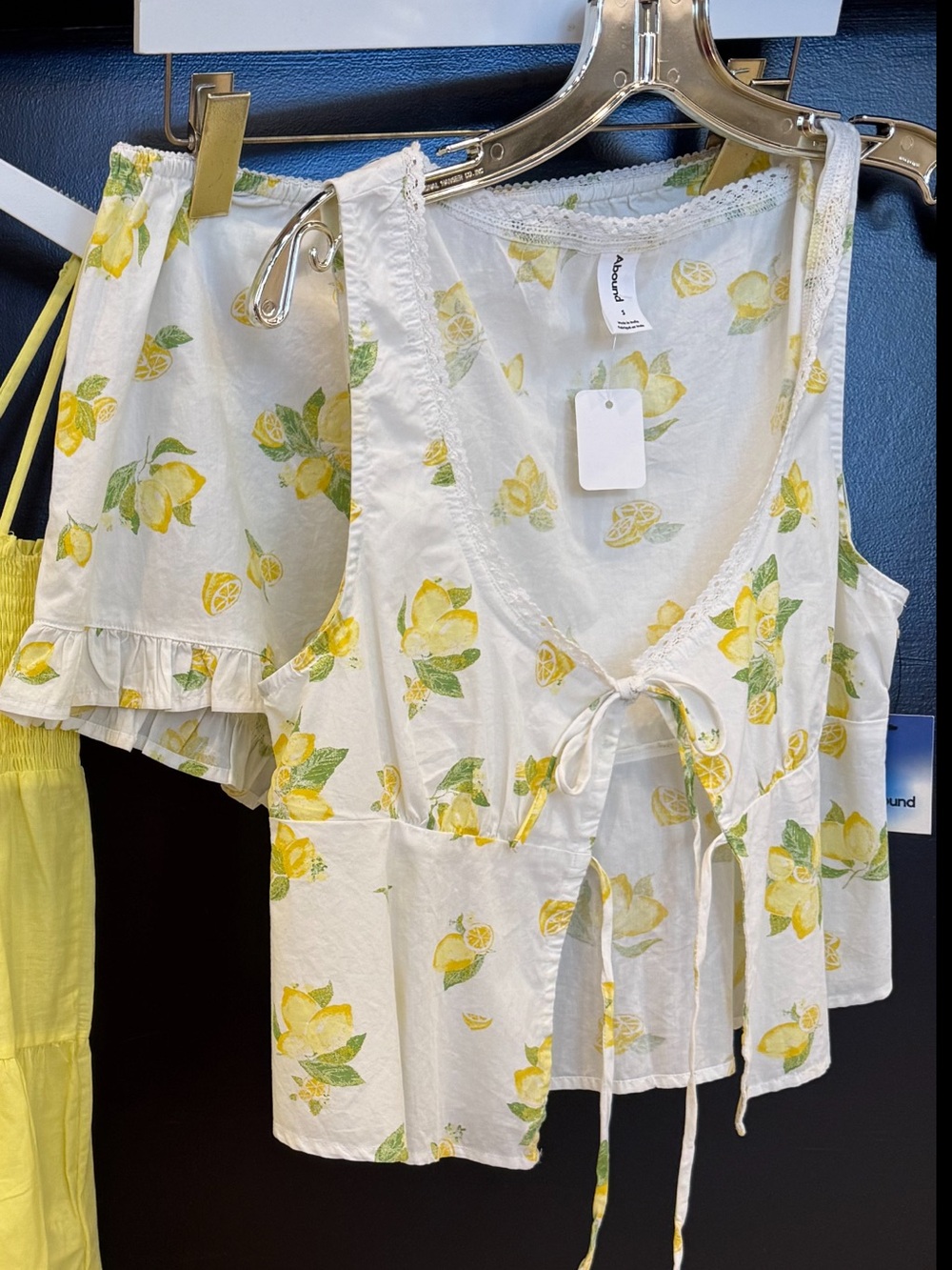 Abound NWT Lemon Print Tie Front Top & Shorts Set Size Small
